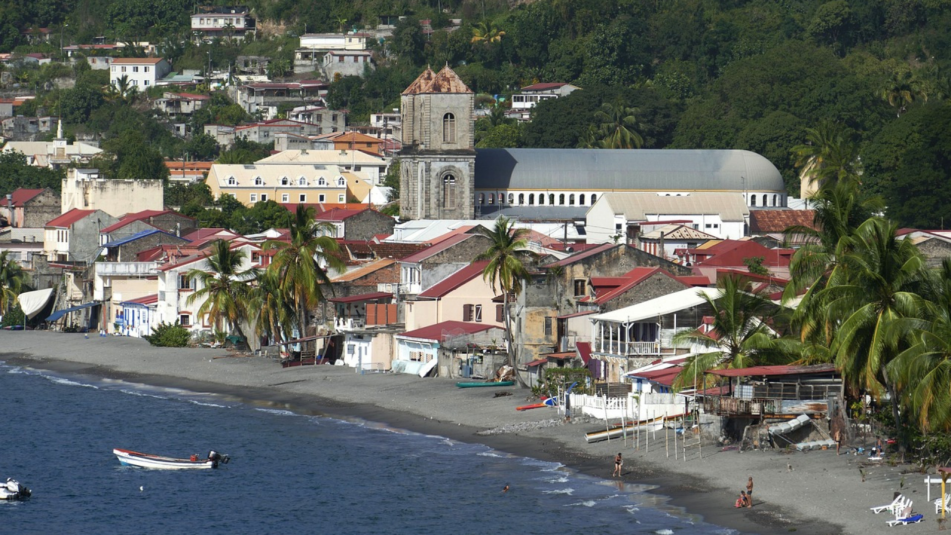 Quels sont les endroits les plus populaires à voir lorsqu'on loue une voiture en Martinique ?